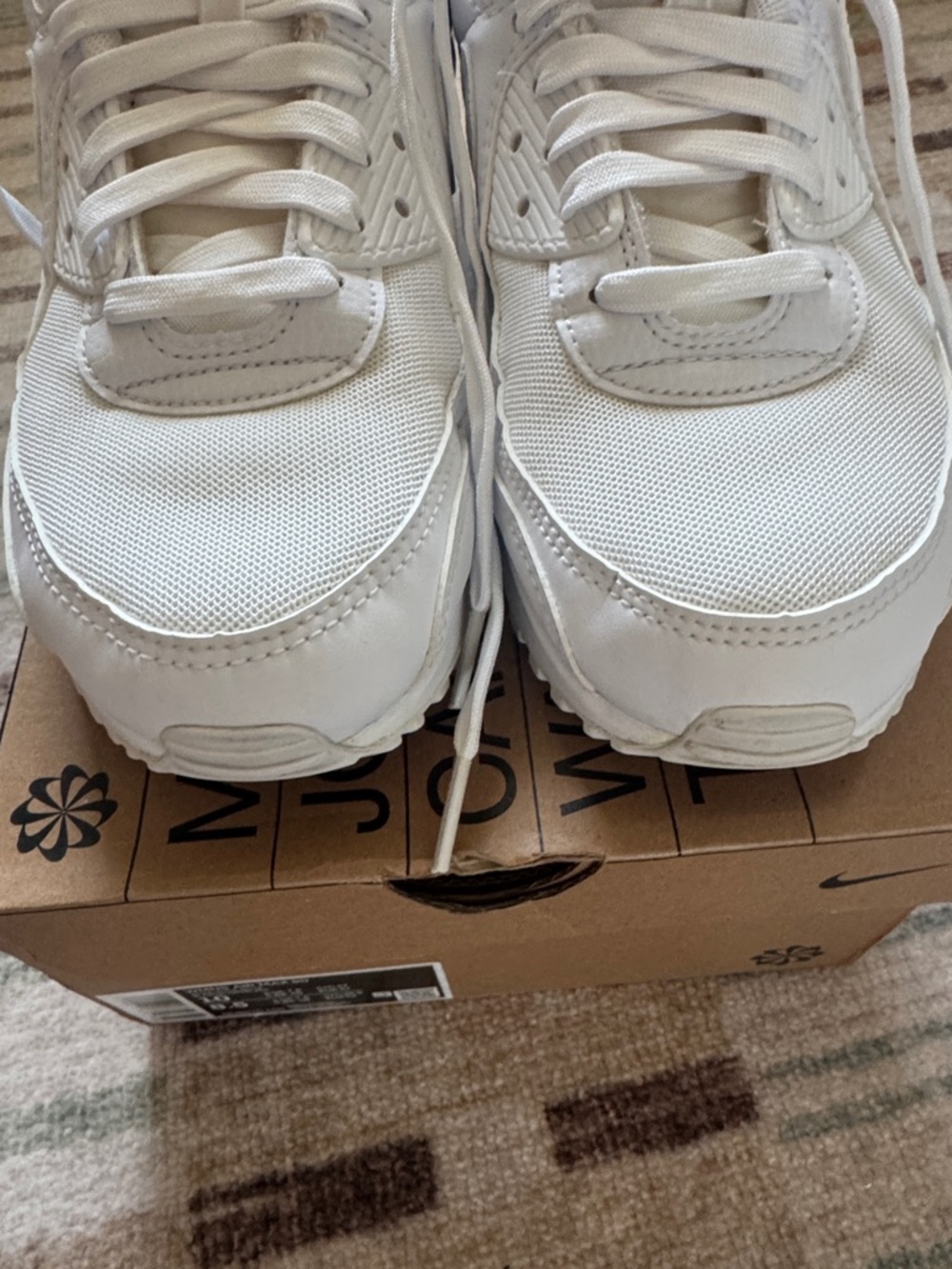 Nike Women’s Airmax 90 size 10 white - Picture 3 of 8